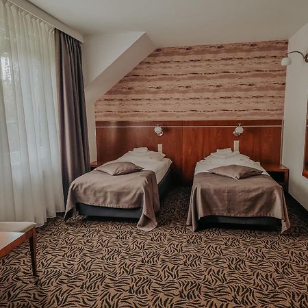 Kąty Wrocławskie Hotel Azyl المظهر الخارجي الصورة